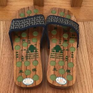 Acupuncture JADE Therapeutic Massage Therapy Sandals w/.25" shoe lift on Right!